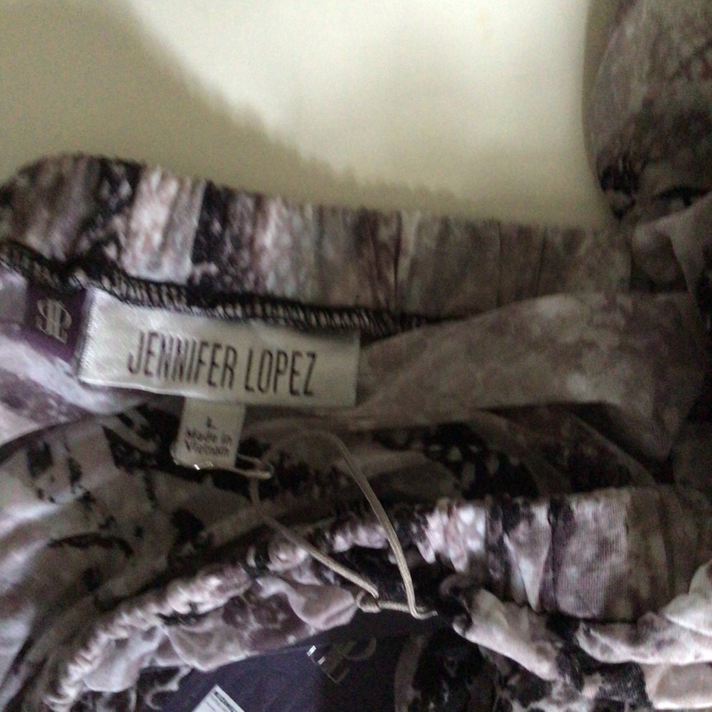 Jennifer Lopez Wild Zebra Print Top - Picture 3 of 4